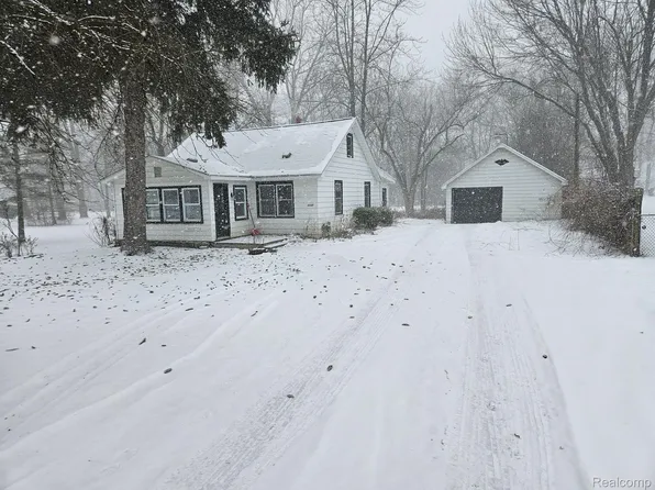 2365 Walnut Rd, Auburn Hills, MI 48326