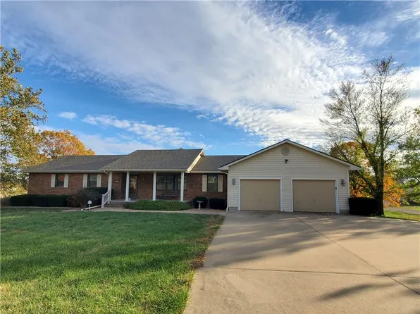 2108 Jayhawk Rd, Fort Scott, KS 66701