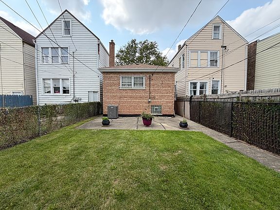 3rd image of 5347 S Maplewood Ave