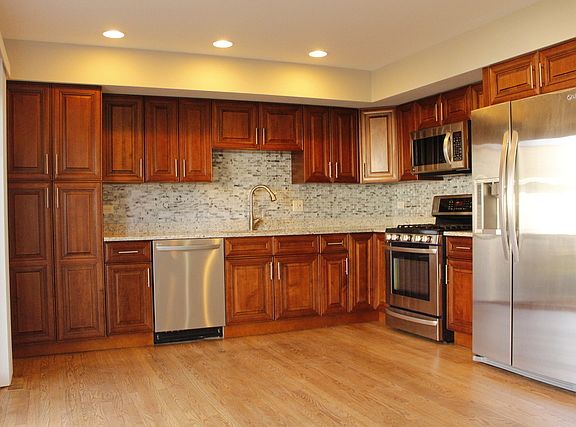 4th image of 257 Laurel Ln