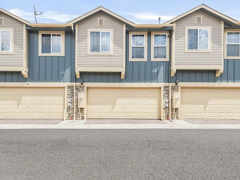 571 S Mobile Pl — Photo 22