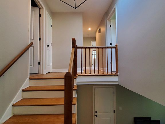 3rd image of 825 Whispering Way