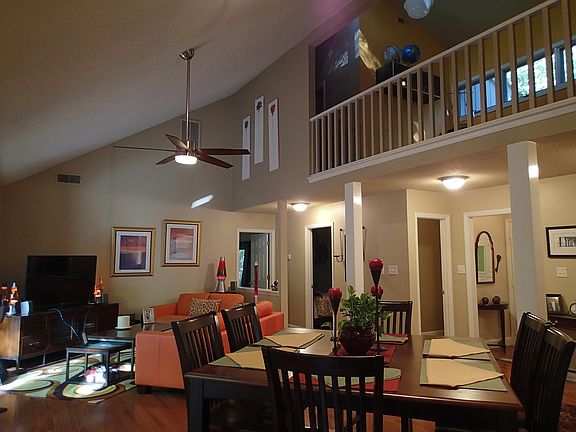 Living area-toward master