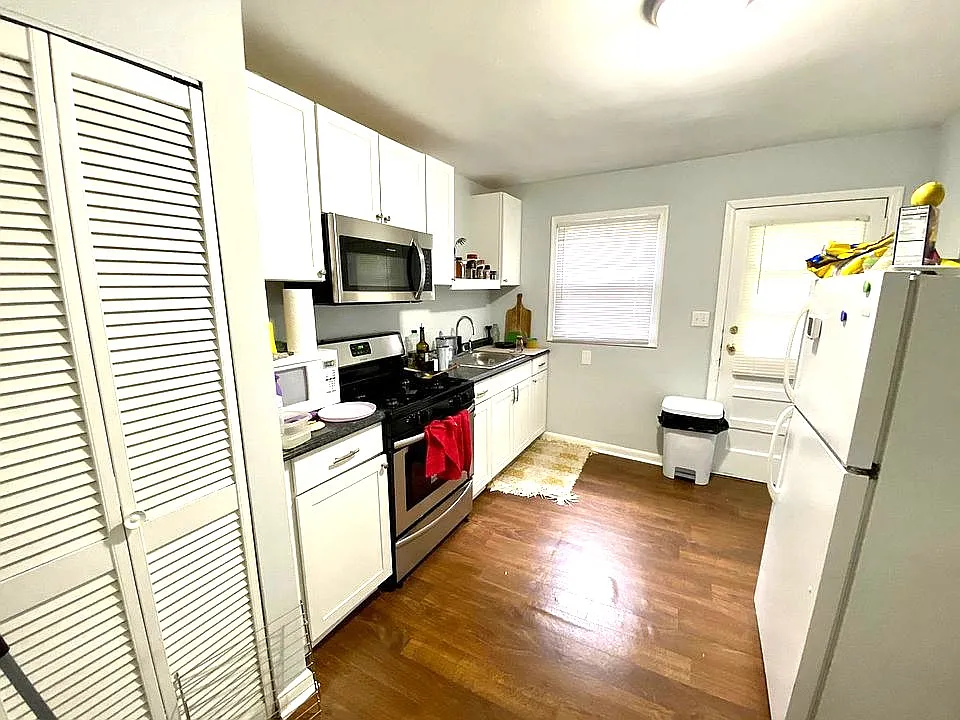 Dobson St 410 - D — Photo 3