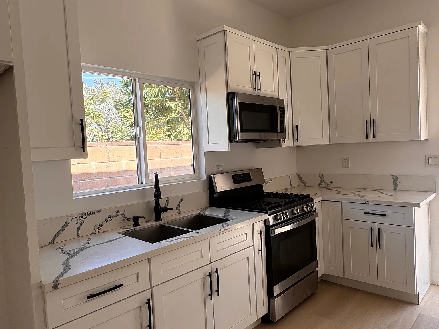1 bed, 600 sqft, $2,200 — Photo 2
