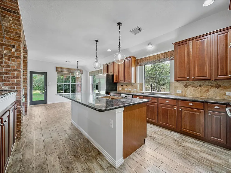 14 Beauty Bower Pl — Photo 19