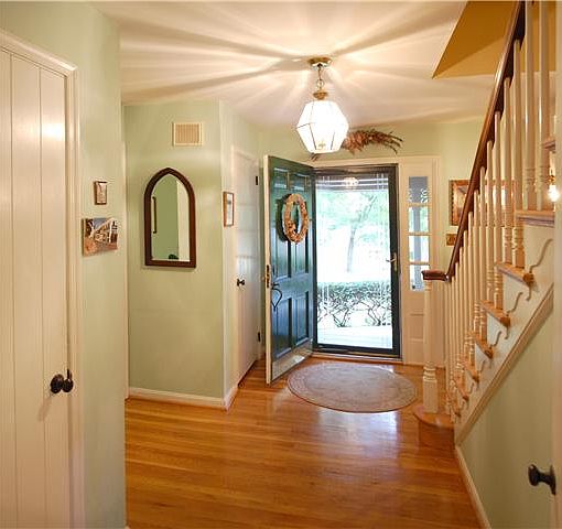 1st image of 9 Jacqueline Dr