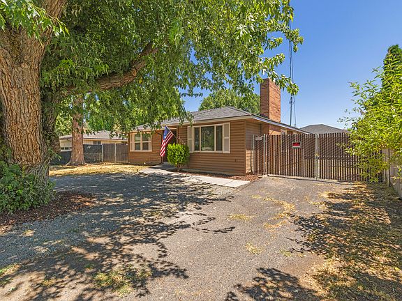 2nd image of 4225 Summers Ln