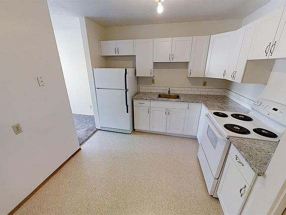 3rd image of 10327 107th Ave #106