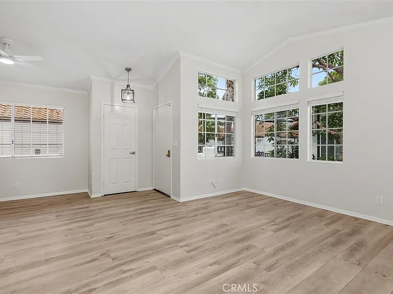 27341 Ryan Dr — Photo 7