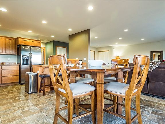 5th image of 2043 Silver Ln