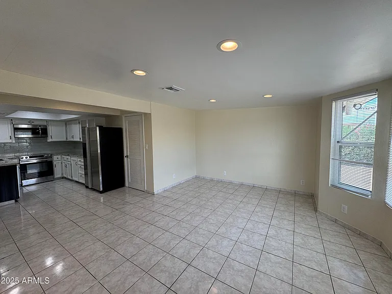 5502 W Frier Dr — Photo 13