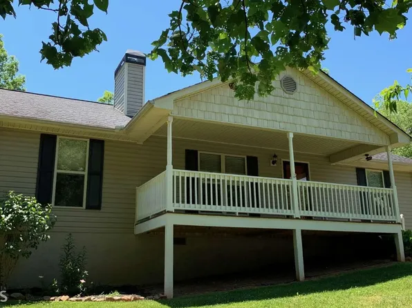 716 Beech Cove Dr, Hiawassee, GA 30546