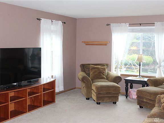 4th image of 134 Curtis Ln N