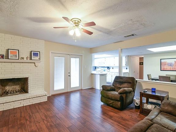 3rd image of 2316 Cottonwood Ln