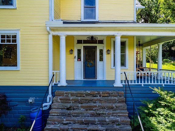 3rd image of 4805 N Lookout St