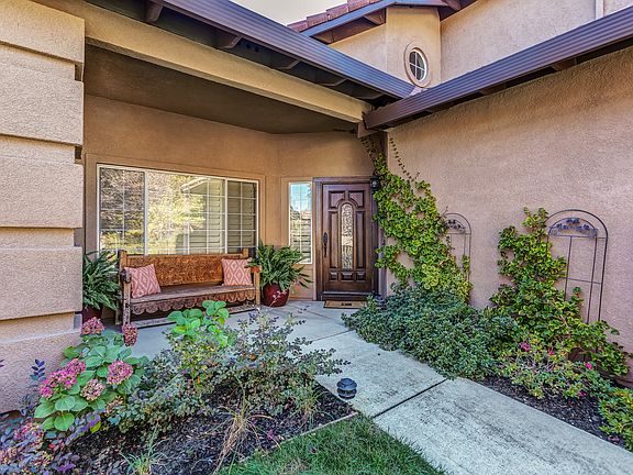 3rd image of 703 Bourne Ct