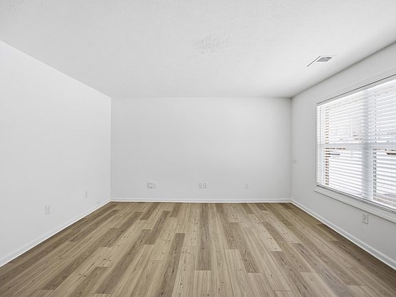 4th image of 3304 Fall Ct