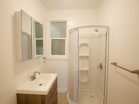3rd image of 950 Cabrillo St APT 9