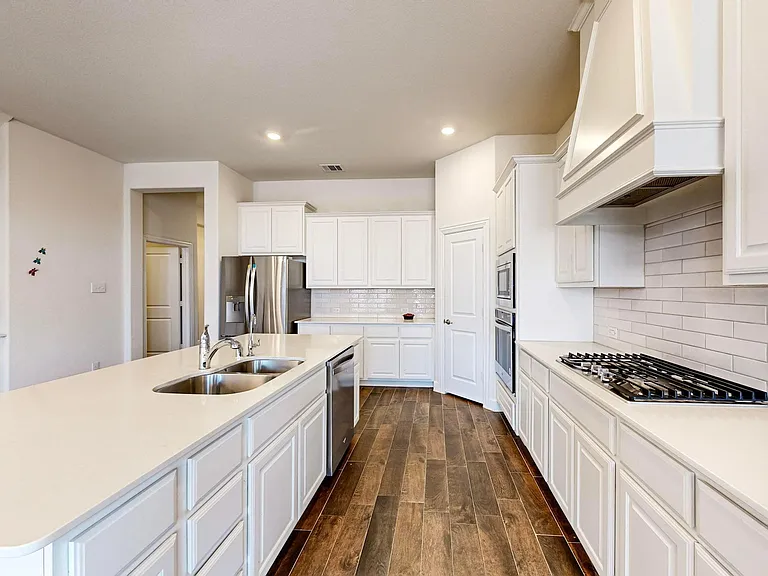 9826 Polk St — Photo 10