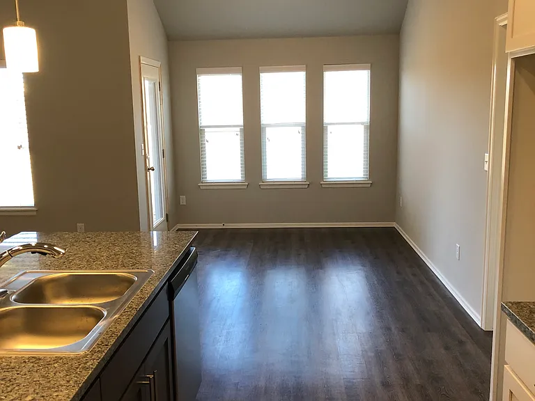 14320 S New Haven Ave — Photo 5