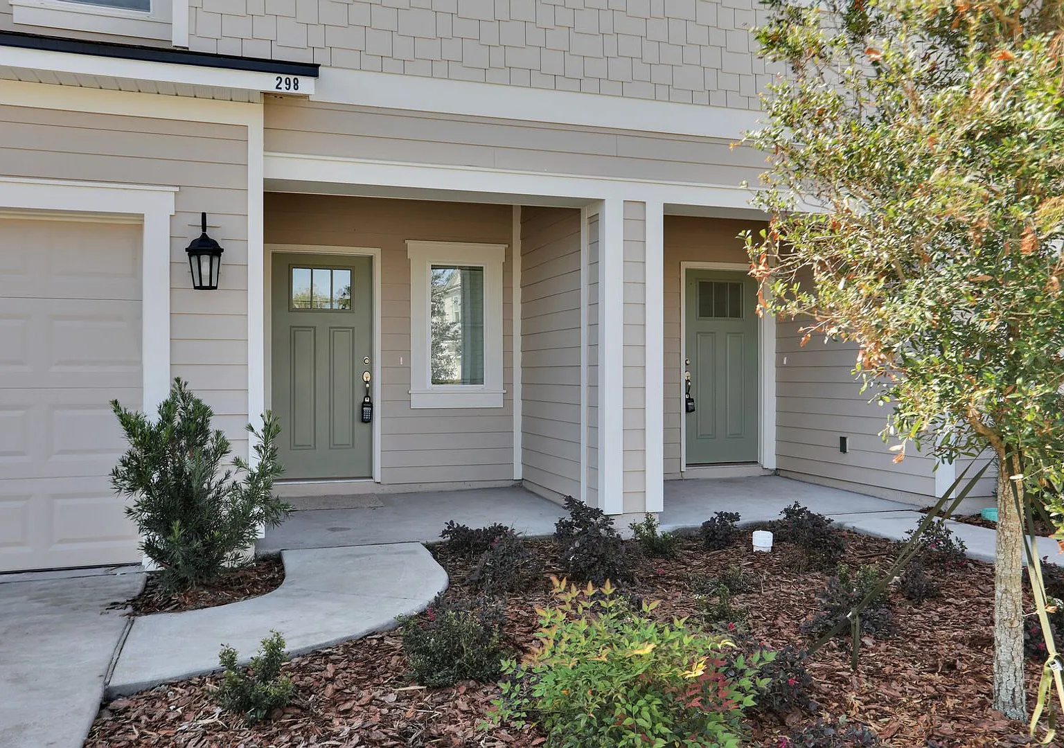 3/2.5 Townhome in Annie's Walk | Close Access to the Airport and River City Marketplace — Photo 2