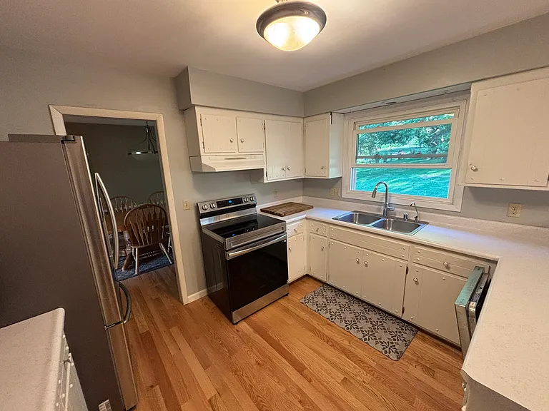 Devonshire Ln — Photo 6