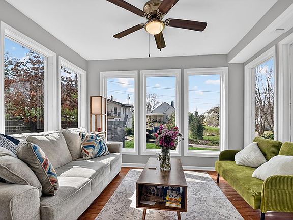 3rd image of 1133 E Main St