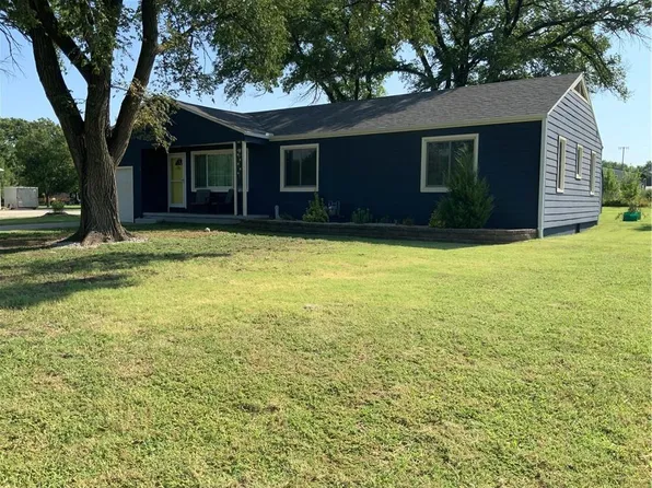 700 S Fry St, Yates Center, KS 66783