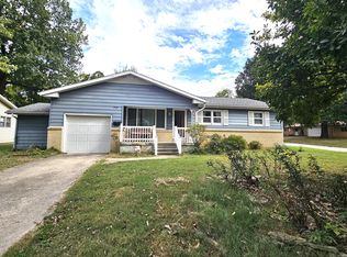 1962 S Newton Avenue, Springfield, MO 65807