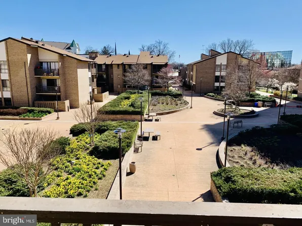 106 Monroe St APT 301, Rockville, MD 20850
