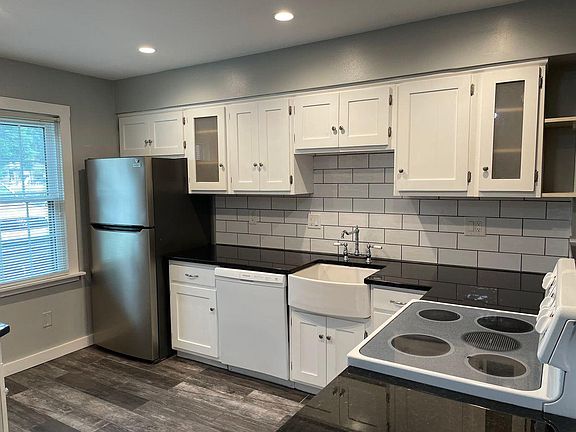 4th image of 9731 Bunker Hill Ln