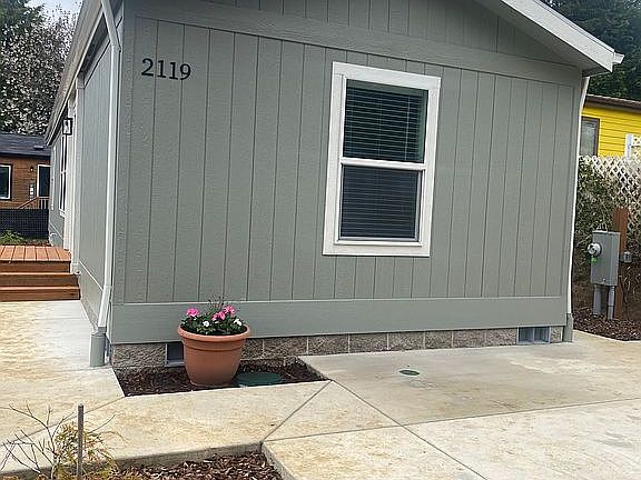 2nd image of 2119 SE 8th St