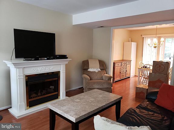 5th image of 8 Chantilly Ct