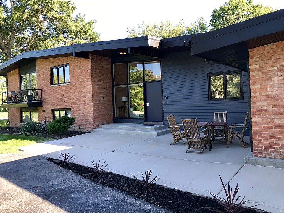 1st image of 30 Graymoor Ln