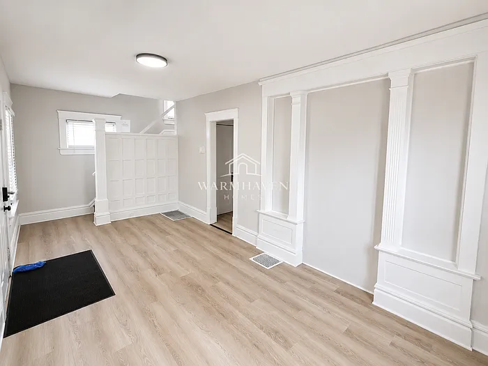 991 Diana Ave — Photo 2