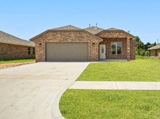 1024 E Jackrabbit Ln, Mustang, OK 73064