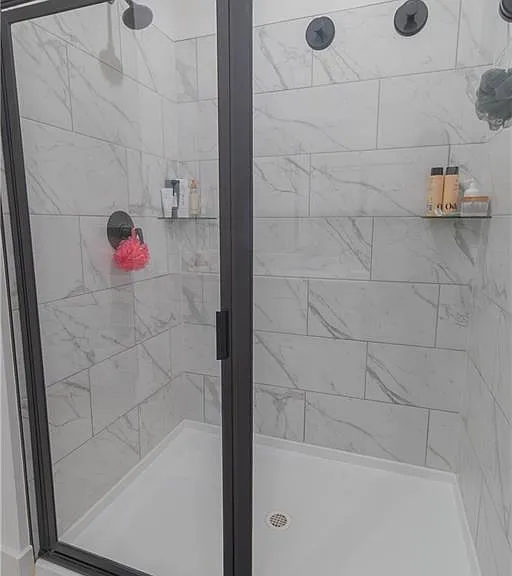 112 S Broyles Ave — Photo 16