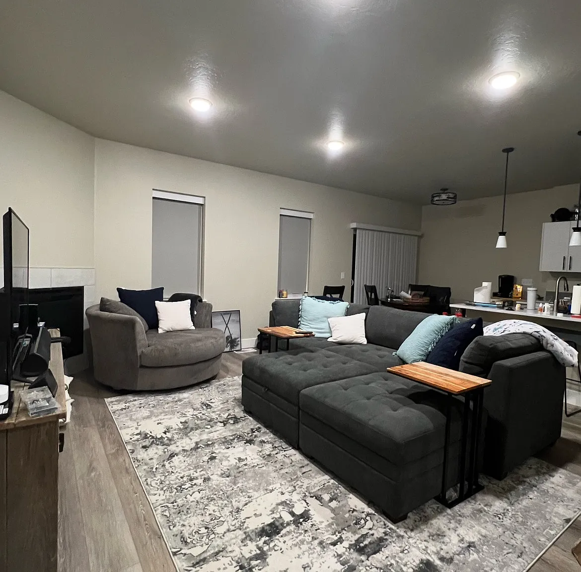 3 bed, 2.5 bath, 1668 sqft, $2,100 — Photo 4