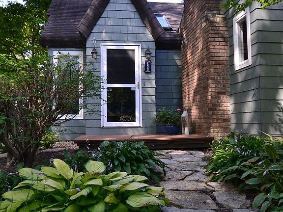 Flagstone Walkway to front entry