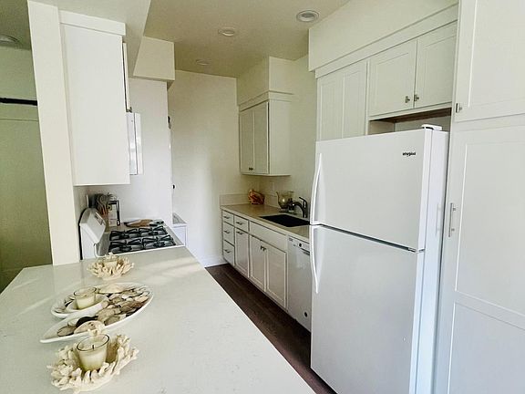 5th image of 2804 Ocean Dr