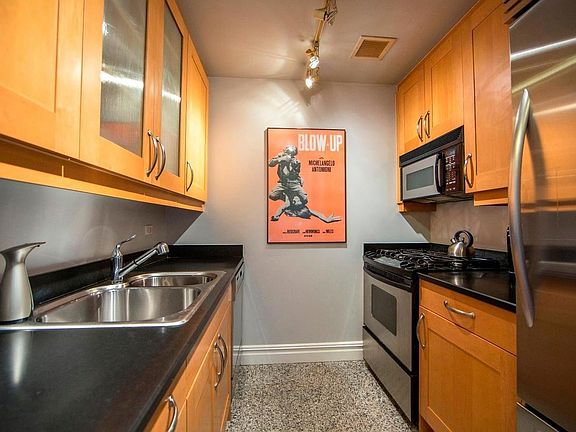 5th image of 401 E 60th St APT 19B