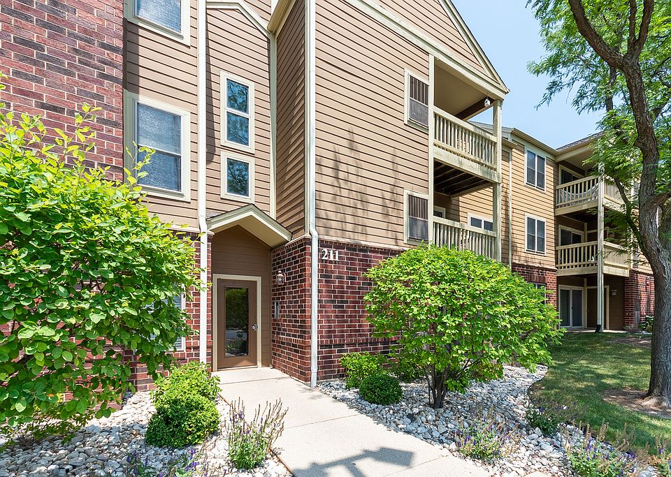 1st image of 211 Glengarry Dr #2-106