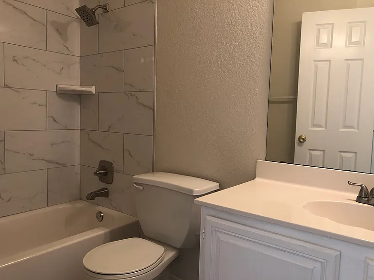 3841 Rolling Hills Dr — Photo 15