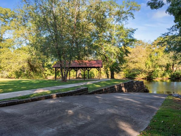 1020 Thomas Rd, Benton, TN 37307