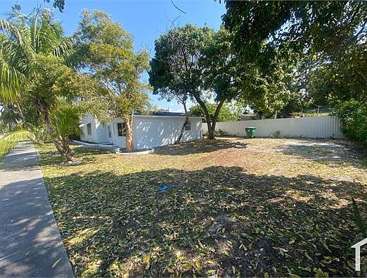 4th image of 894 NW 108th St #B