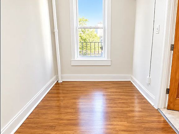 5th image of 392 S 5th St APT 18