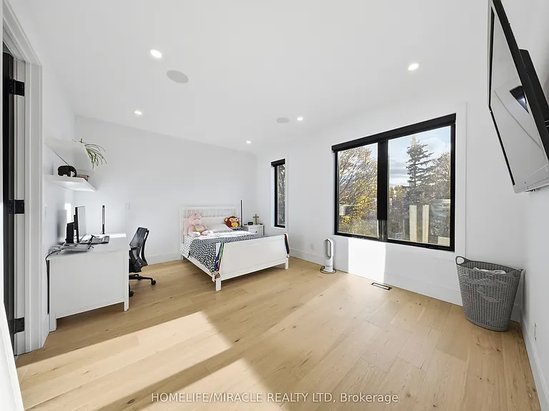 1653 Glenburnie Rd — Photo 24