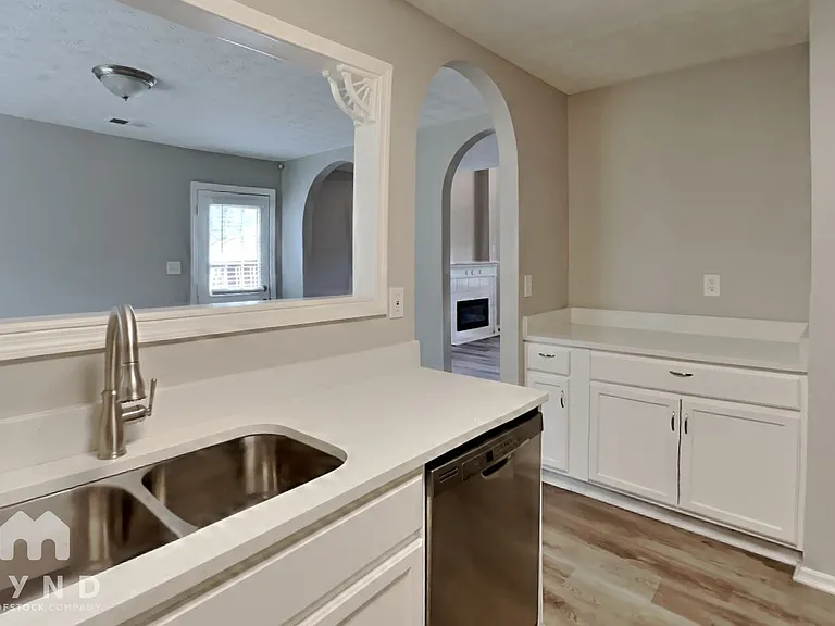 2933 Riverwalk Cv — Photo 8