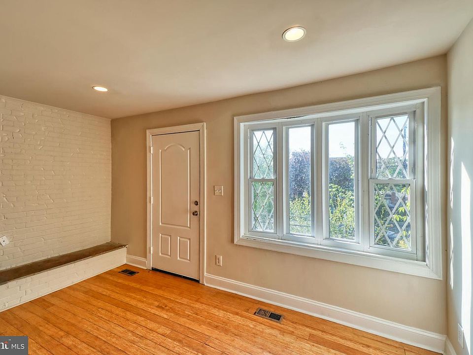 1st image of 521 Foxhall Pl SE